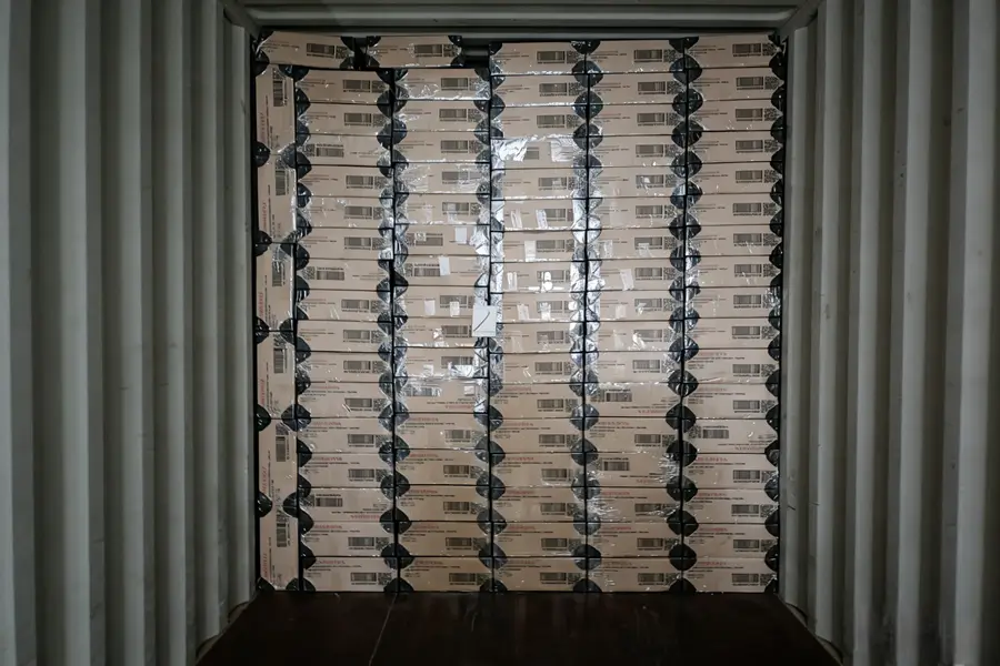 40HQ container loading of flat-pack vanities.